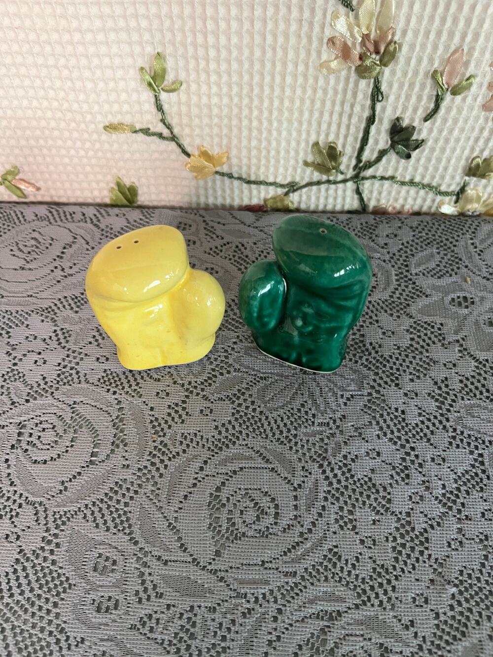Vintage Figural Boxing Glove Salt & Pepper Shakers Green Yellow Novelty Ceramic
